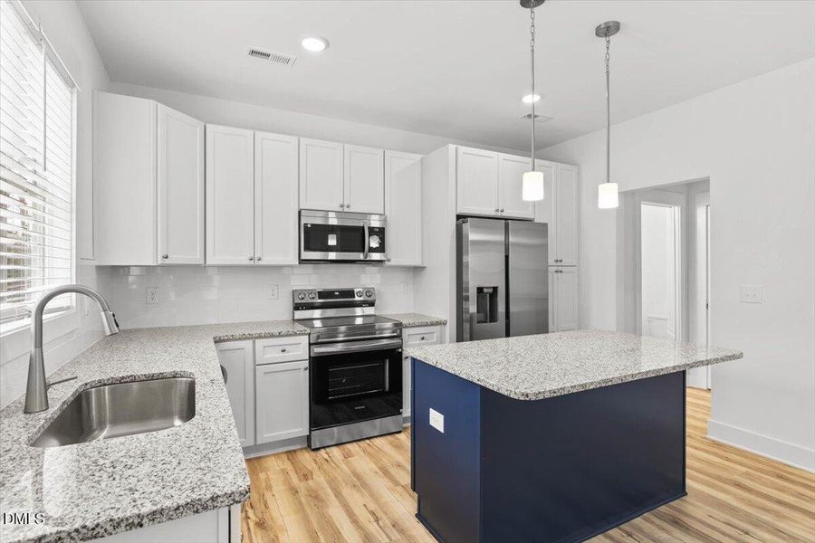 10-938 Jasmine - Open Peek Media-10