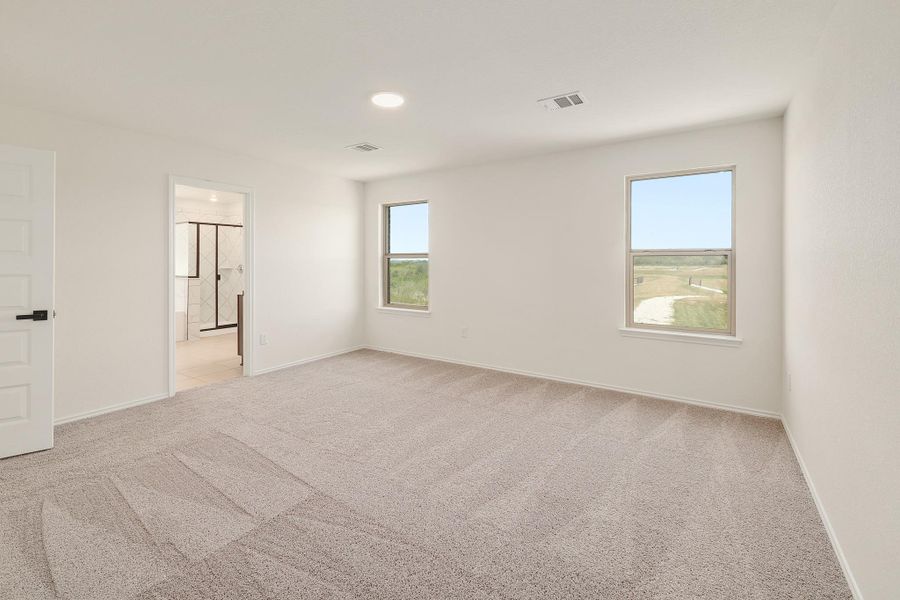 Spacious, unfurnished interior of a new home in Stoney Chase, Del Valle (Image 32).