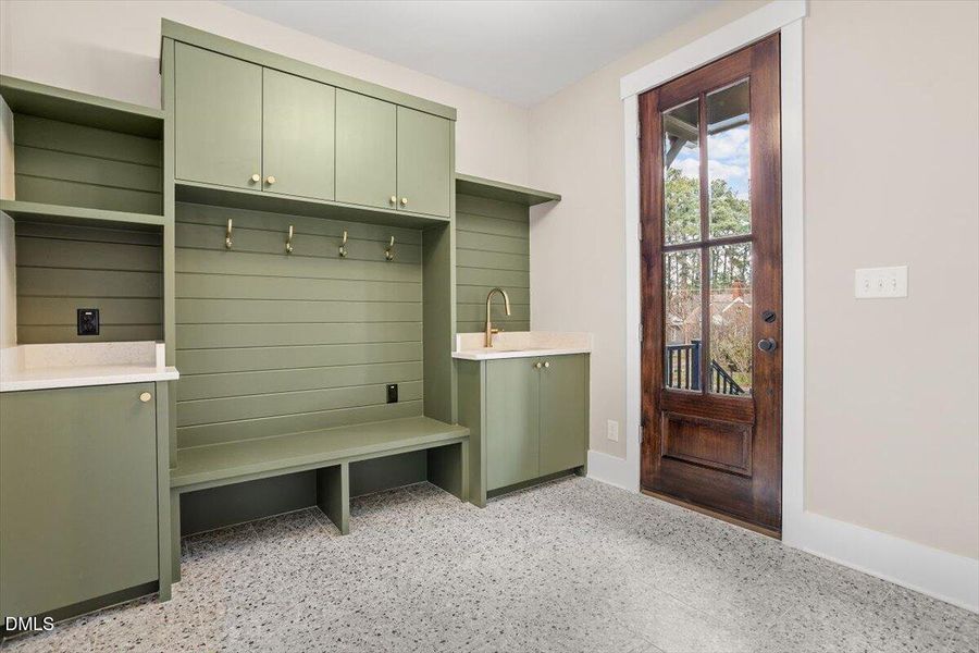 23-2305 Sprunt Ave [2811143]_23