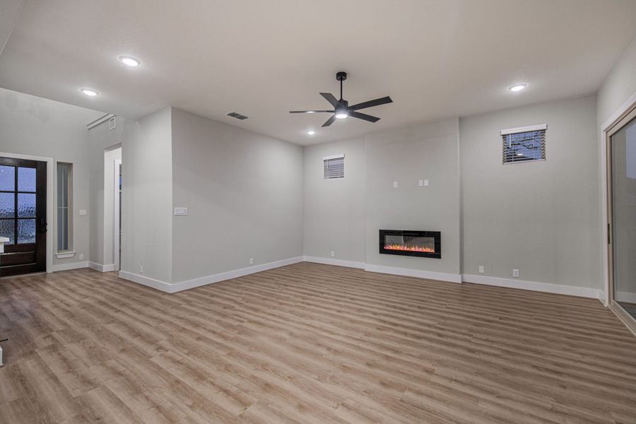 Spacious, unfurnished interior of a new home in The Reserve at Potranco Oaks, Castroville (Image 21).