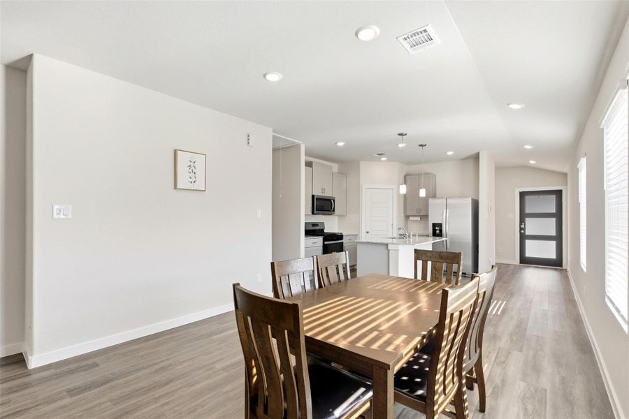 Dining w/ Flow To Kitchen Dining w/ Flow To Kitchen