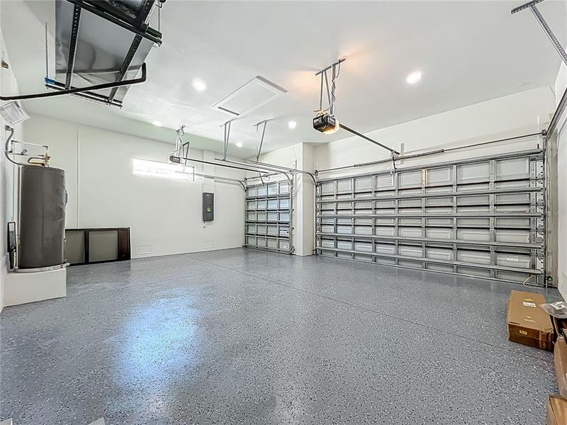 3-CAR GARAGE 3-CAR GARAGE