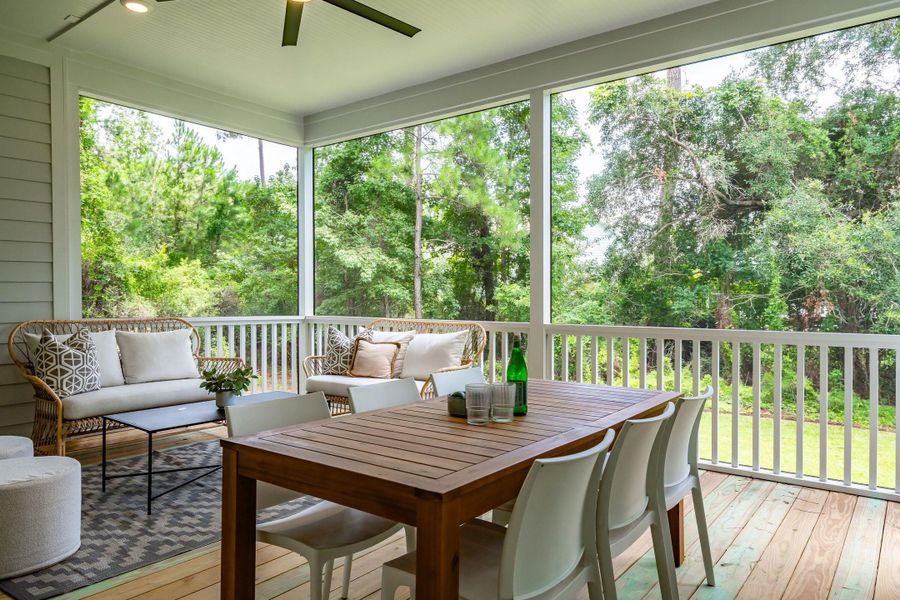 Exterior details and patio area of a home in , Wando (Image 33).