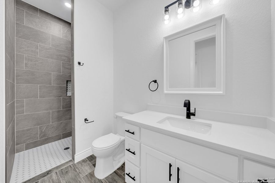 Furnished interior view inside a new home in , La Vernia (Image 13).