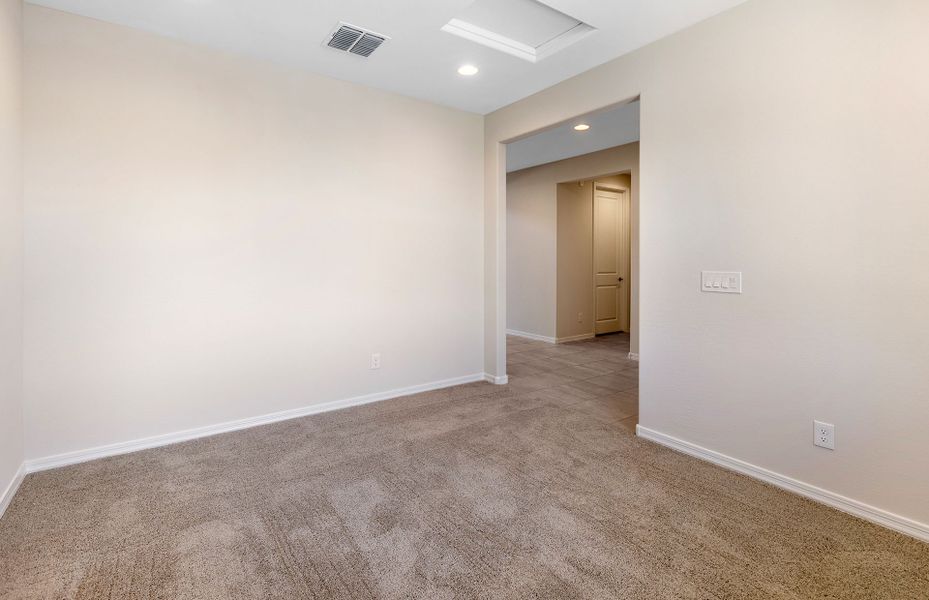 Spacious, unfurnished interior of a new home in El Rancho Santa Rosa, Maricopa (Image 30).