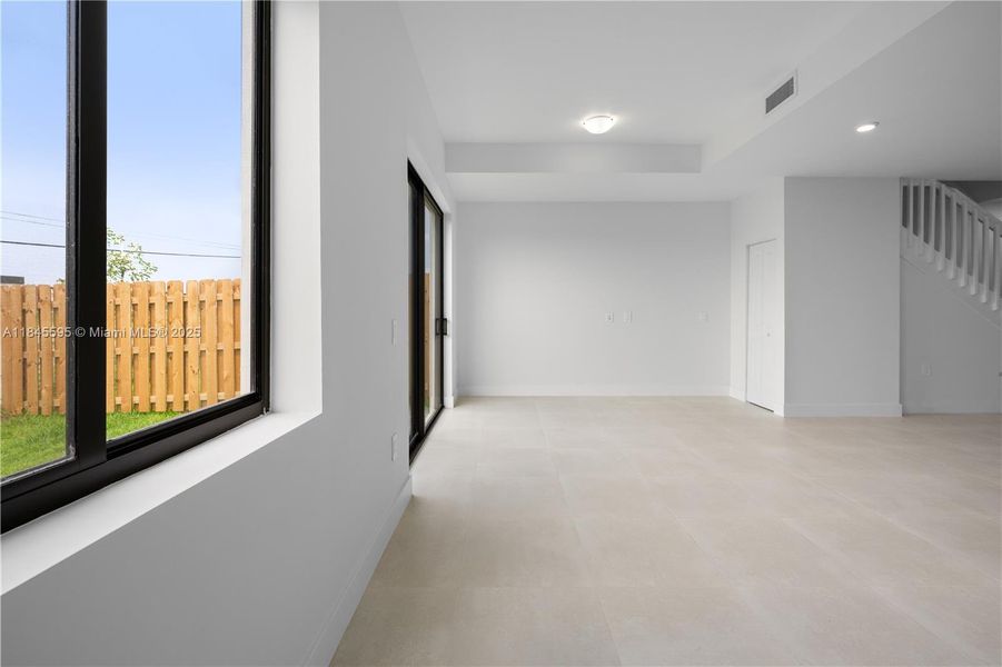 Spacious, unfurnished interior of a new home in , Florida City (Image 37).