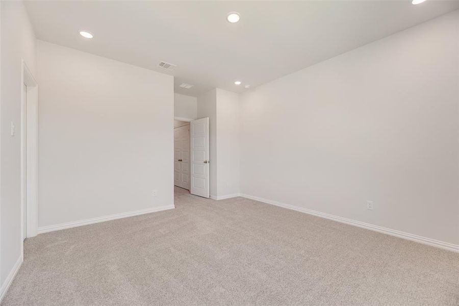 Spacious, unfurnished interior of a new home in Valencia On The Lake, Little Elm (Image 35).