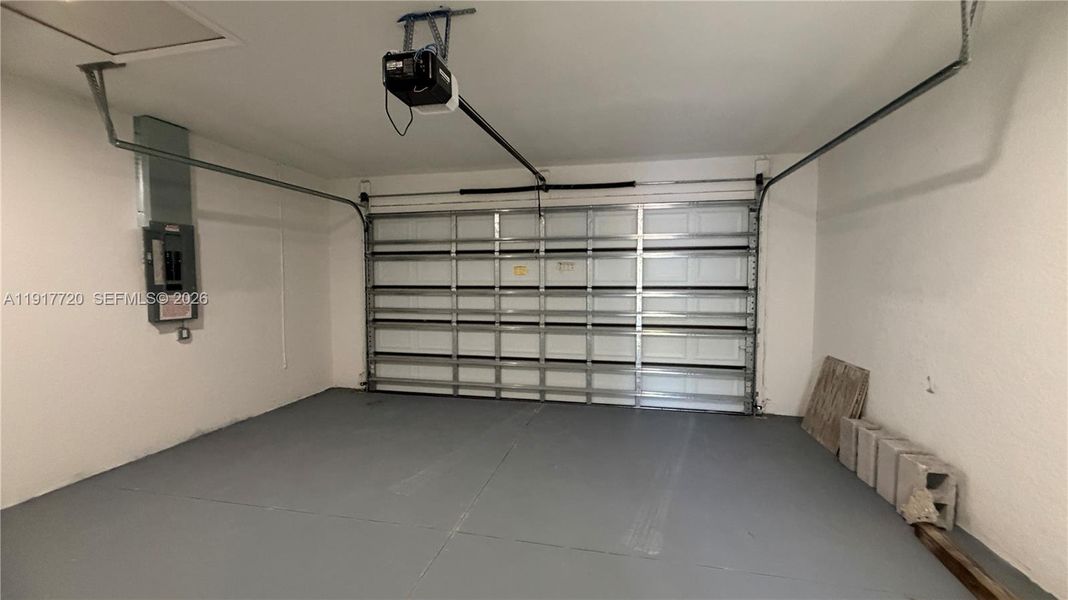 Spacious, unfurnished interior of a new home in , Lehigh Acres (Image 11).