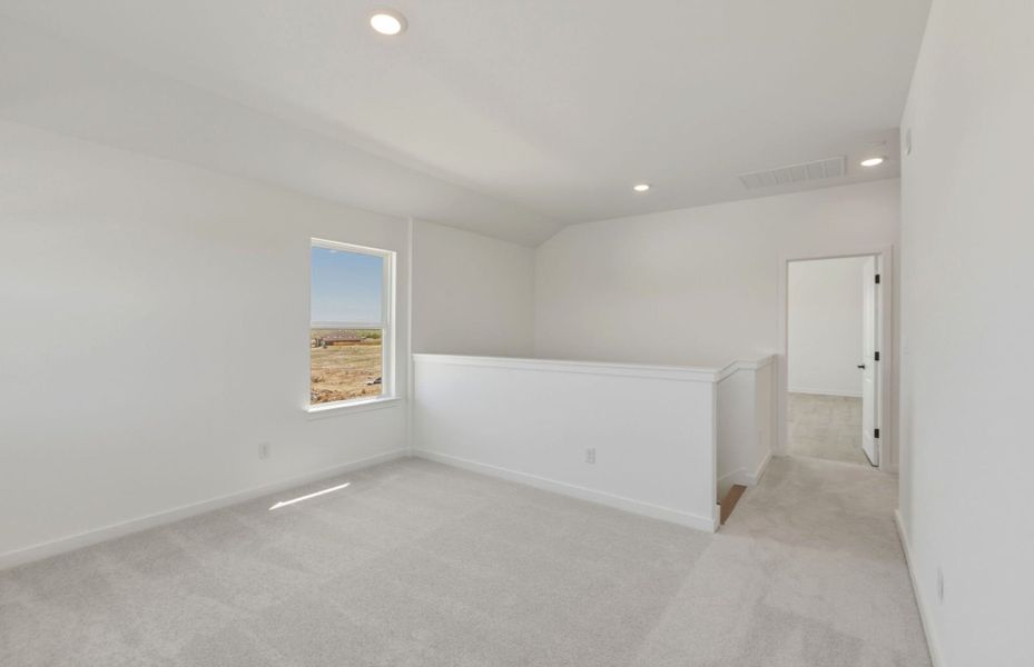 Representative unfurnished interior of a home built from the Lochridge by Pulte Homes in Woodside, Georgetown (Image 20).