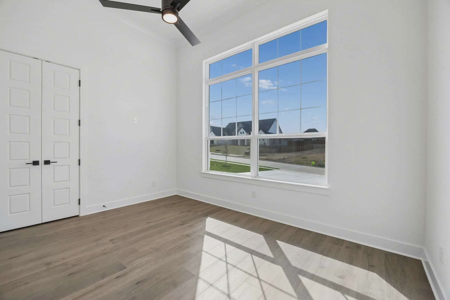 Representative unfurnished interior of a home built from the Sicily by Chesmar Homes in Lakeway Estates, Waxahachie (Image 21).