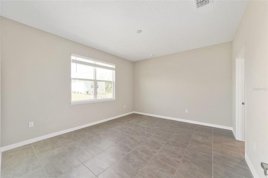 Spacious, unfurnished interior of a new home in , Ocala (Image 30).