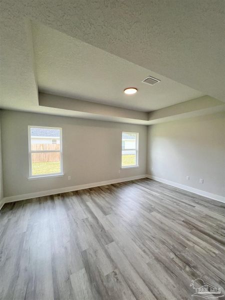Spacious, unfurnished interior of a new home in Pine Top, Cantonment (Image 10).