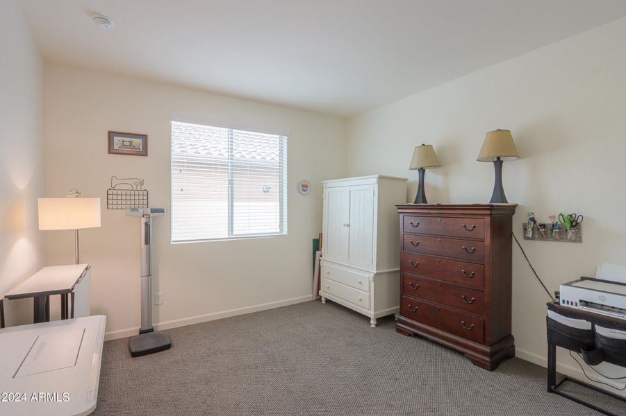 Guest room w/closet