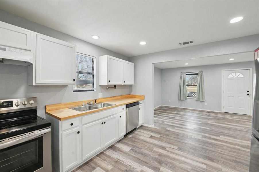 Furnished interior view inside a new home in , Weatherford (Image 10).