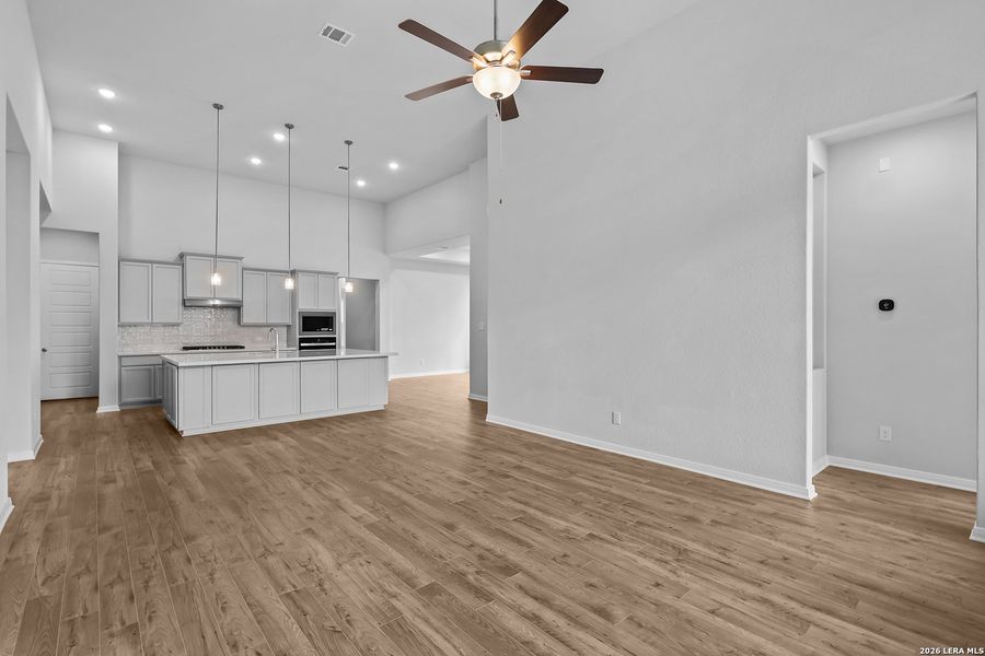 Spacious, unfurnished interior of a new home in Buffalo Crossing, Cibolo (Image 22).