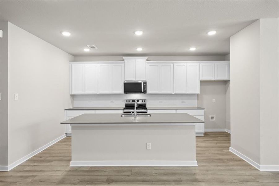 236 Wagon Spoke- Kitchen-2