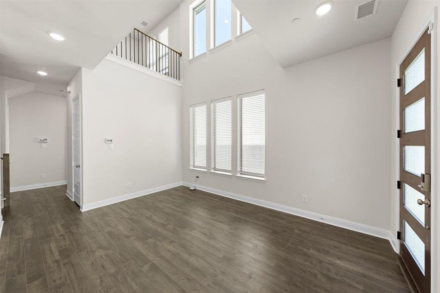 05. 2524 Campden Mews - Dining