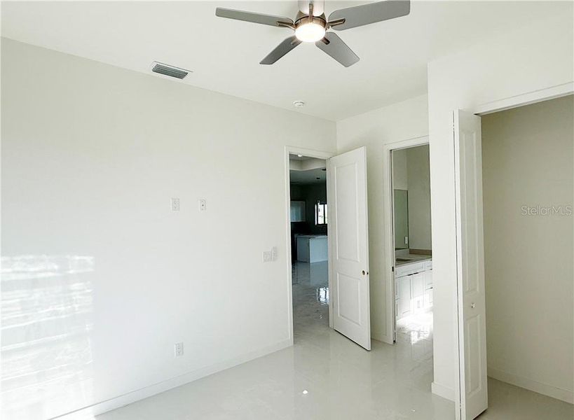 Spacious, unfurnished interior of a new home in , Cape Coral (Image 24).