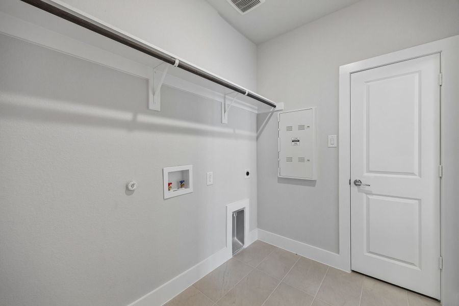 Spacious, unfurnished interior of a new home in Dove Hollow, Waxahachie (Image 23). Spacious, unfurnished interior of a new home in Dove Hollow, Waxahachie (Image 23).