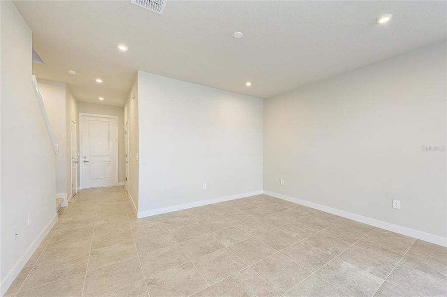 Spacious, unfurnished interior of a new home in , Bradenton (Image 28).