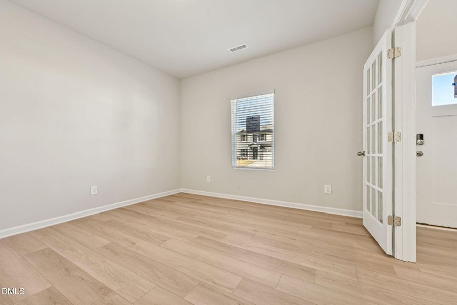 17-web-or-mls-Raleigh - Oak Manor - 749