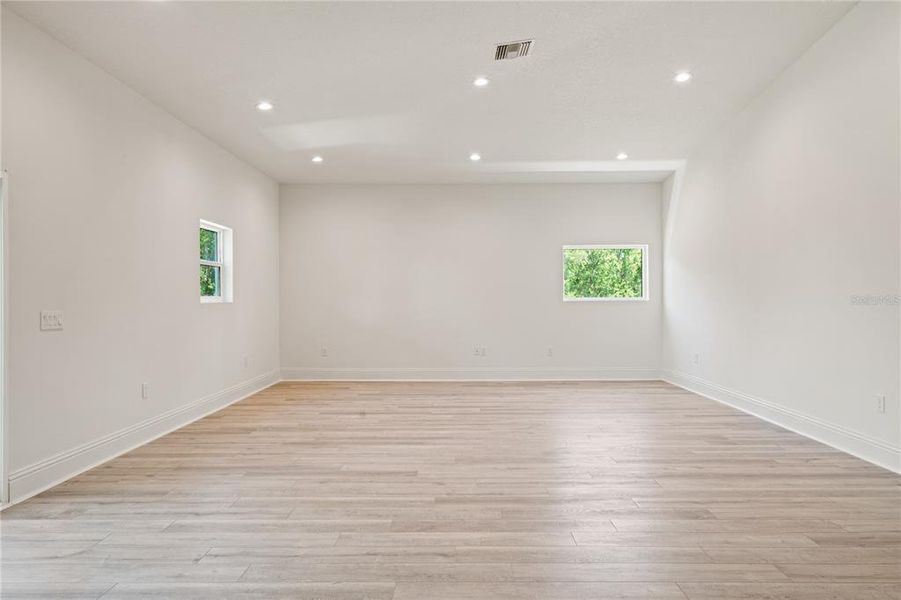 Spacious, unfurnished interior of a new home in , Tarpon Springs (Image 25). Spacious, unfurnished interior of a new home in , Tarpon Springs (Image 25).
