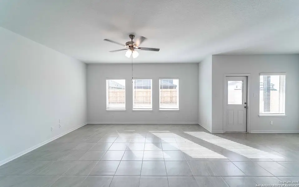 Spacious, unfurnished interior of a new home in Red Hawk Landing, San Antonio (Image 8).