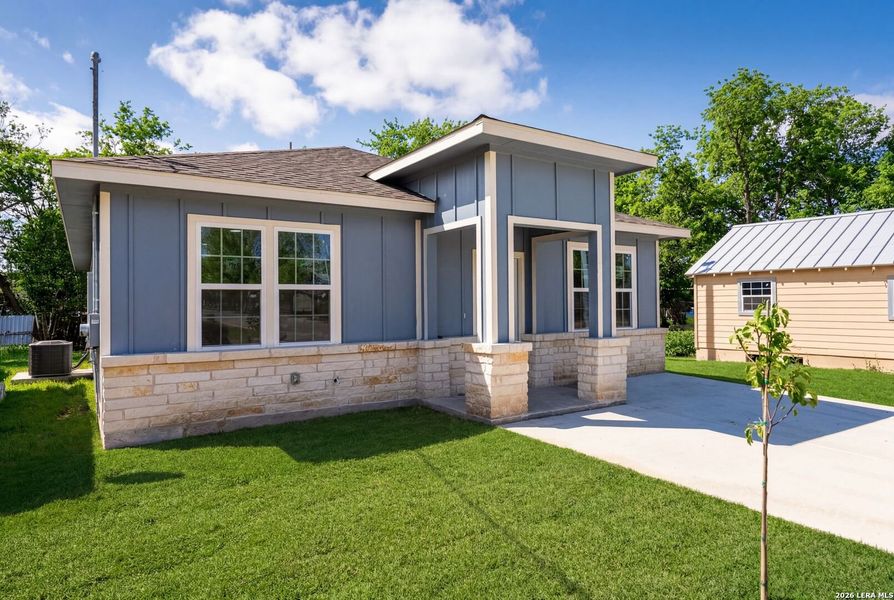 Front exterior of a new home in , Seguin, TX, highlighting curb appeal (Image 22). Front exterior of a new home in , Seguin, TX, highlighting curb appeal (Image 22).