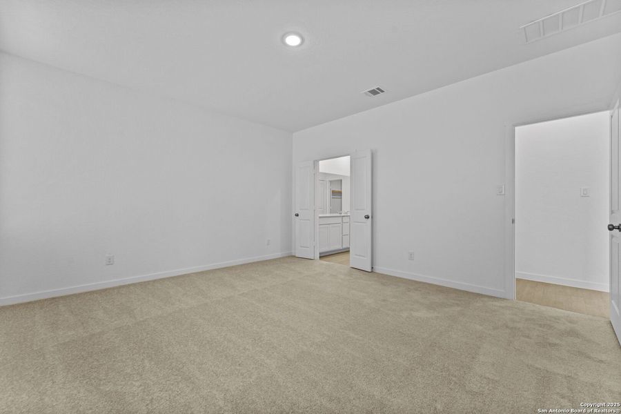 Spacious, unfurnished interior of a new home in Parkside: Coastline Collection, New Braunfels (Image 11).