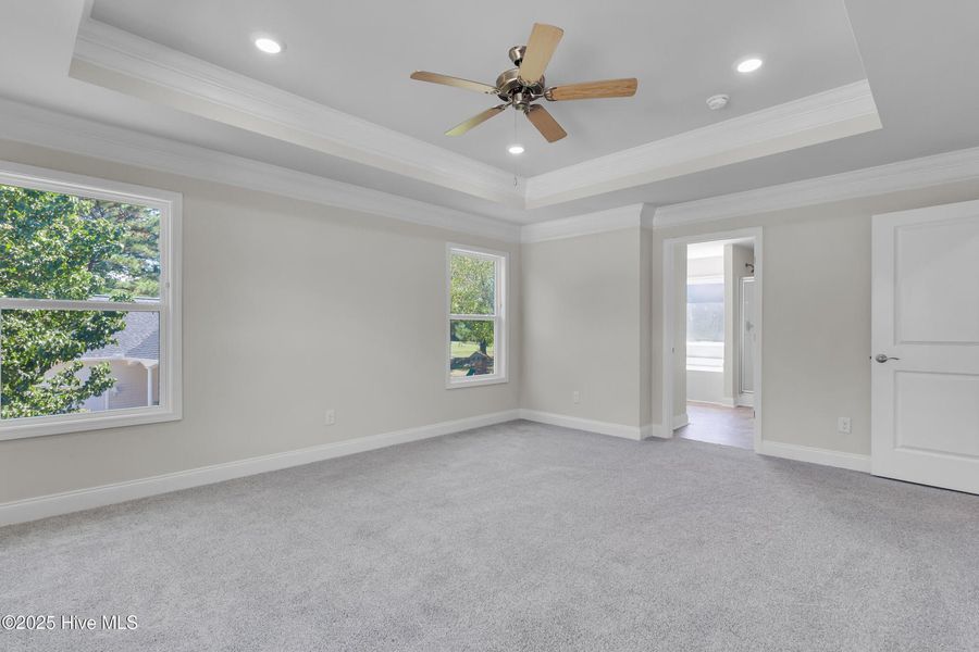 Spacious, unfurnished interior of a new home in Fairfield Harbour, New Bern (Image 19).