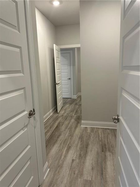 Spacious, unfurnished interior of a new home in Mirror Lake, Villa Rica (Image 27).