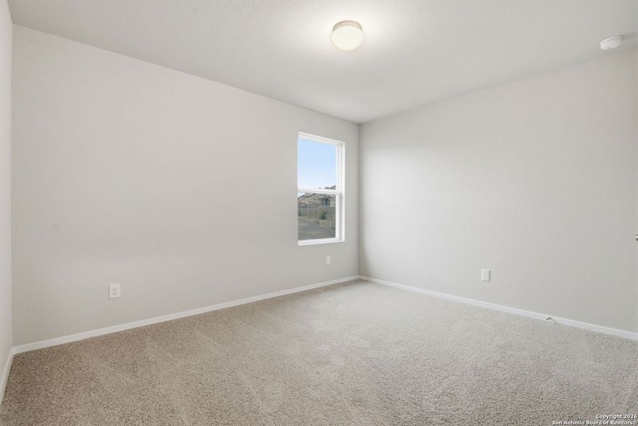 Spacious, unfurnished interior of a new home in Hunters Ranch, San Antonio (Image 32).