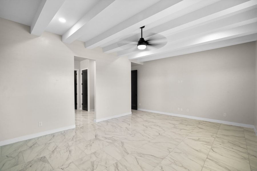 Spacious, unfurnished interior of a new home in Verdancia, El Paso (Image 35).