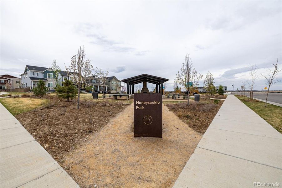 Community amenities in , Aurora (Image 33). Community amenities in , Aurora (Image 33).