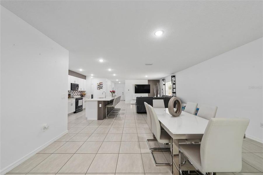 Furnished interior view inside a new home in , Kissimmee (Image 9).