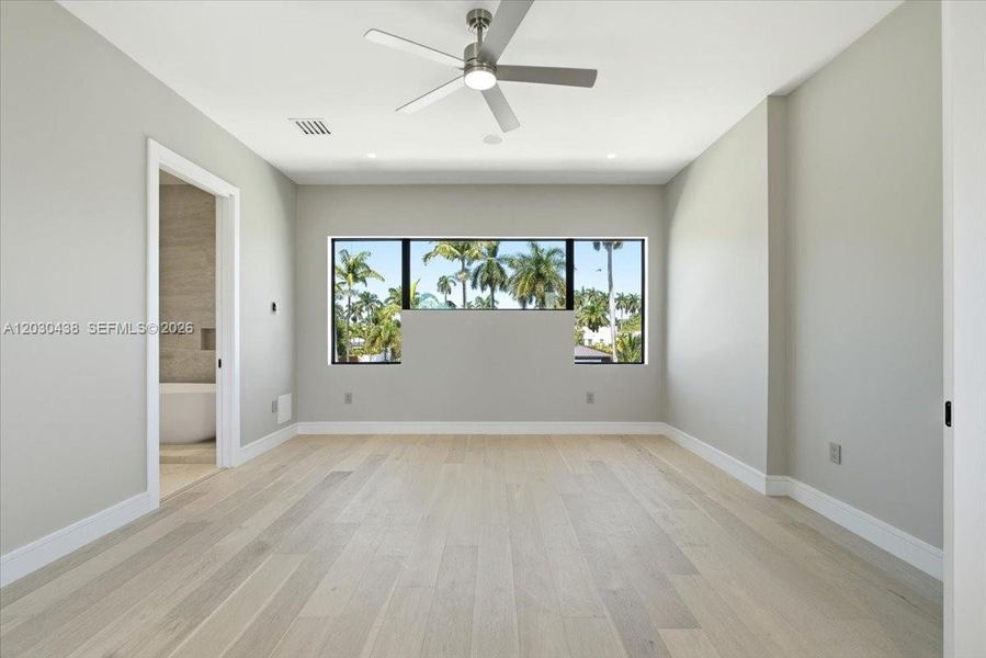 Spacious, unfurnished interior of a new home in , Hollywood (Image 56).