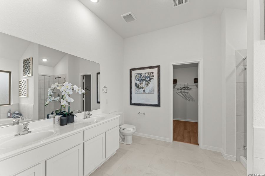 Furnished interior view inside a new home in Greenspoint Heights, Seguin (Image 13).