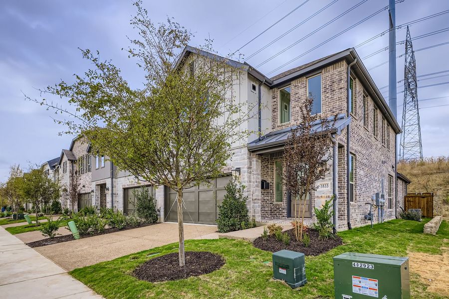 3533 Kings Court - Front Elevation