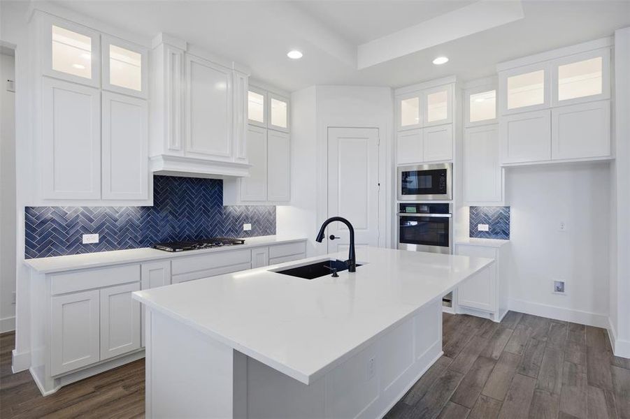 Furnished interior view inside a new home in , Waxahachie (Image 4).