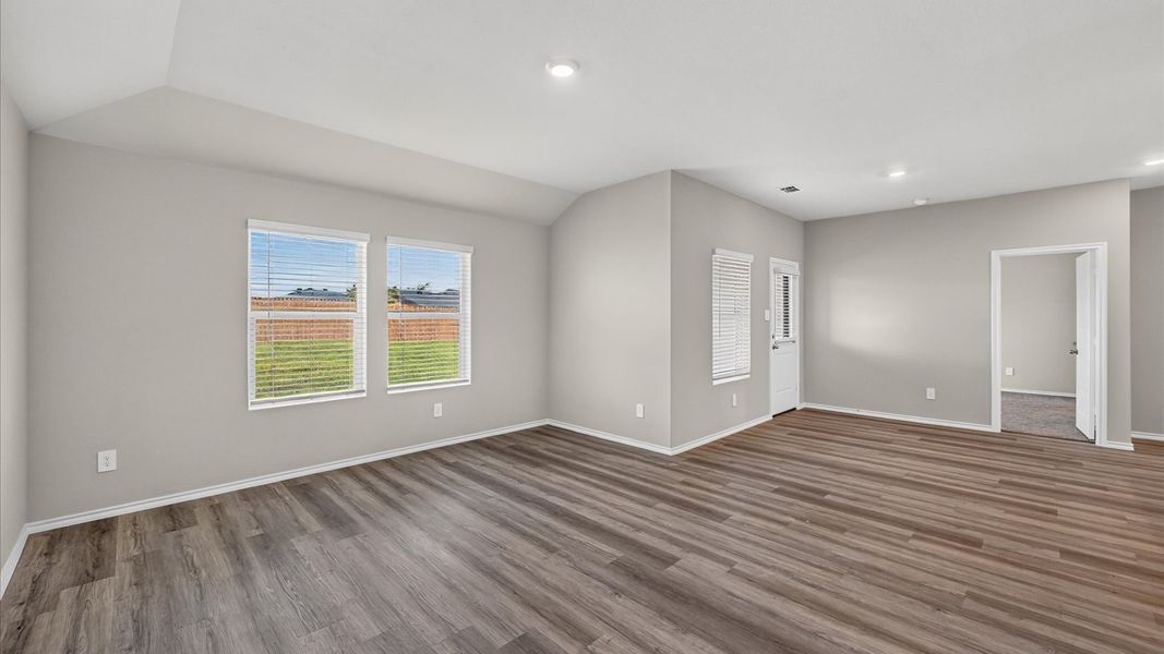 Spacious, unfurnished interior of a new home in Lankford Farms, Cleburne (Image 17).