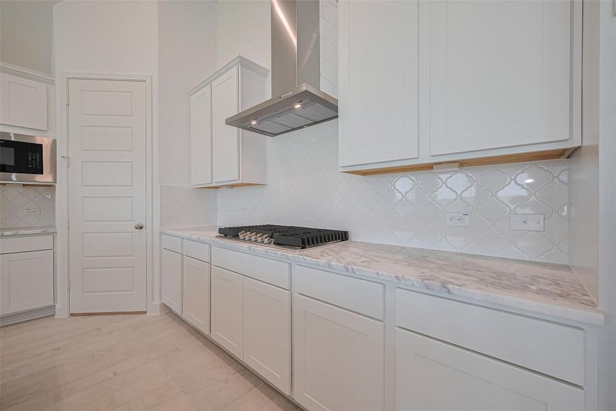 Furnished interior view inside a new home in Lago Mar, Texas City (Image 13).