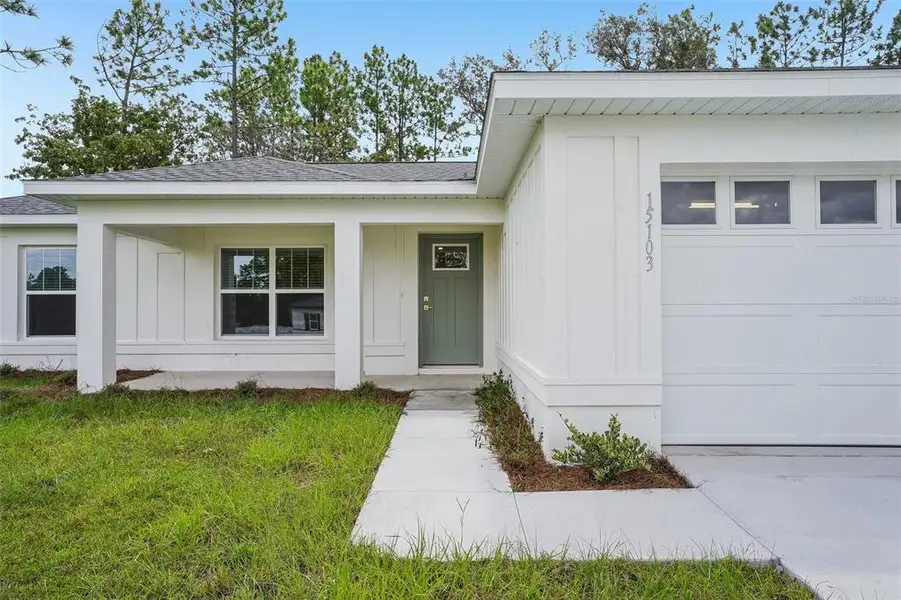Exterior details and patio area of a home in , Ocala (Image 4).