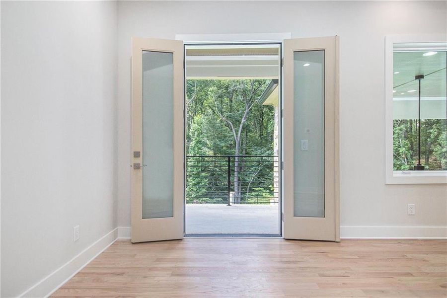 Spacious, unfurnished interior of a new home in , Alpharetta (Image 42).