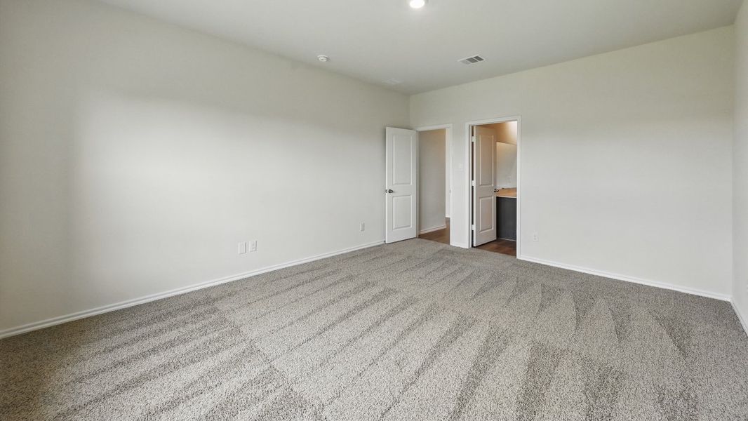 Spacious, unfurnished interior of a new home in Saddlebrook, Waxahachie (Image 7). Spacious, unfurnished interior of a new home in Saddlebrook, Waxahachie (Image 7).