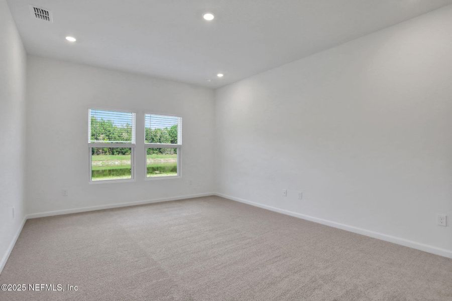 Spacious, unfurnished interior of a new home in Bellbrooke, Jacksonville (Image 18).