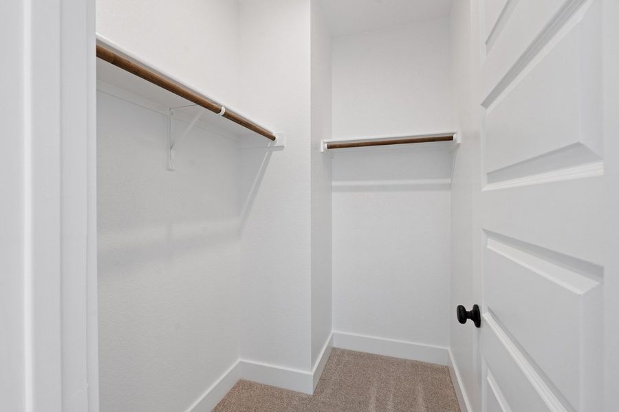 Spacious, unfurnished interior of a new home in Persimmon, Buda (Image 27).