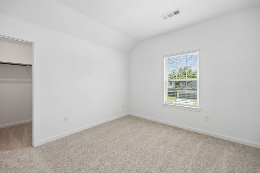 Spacious, unfurnished interior of a new home in Ellerden, Tomball (Image 15).