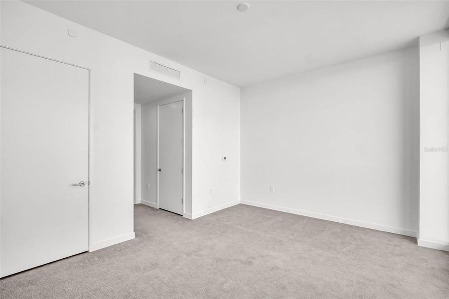 Spacious, unfurnished interior of a new home in , St. Petersburg (Image 45).