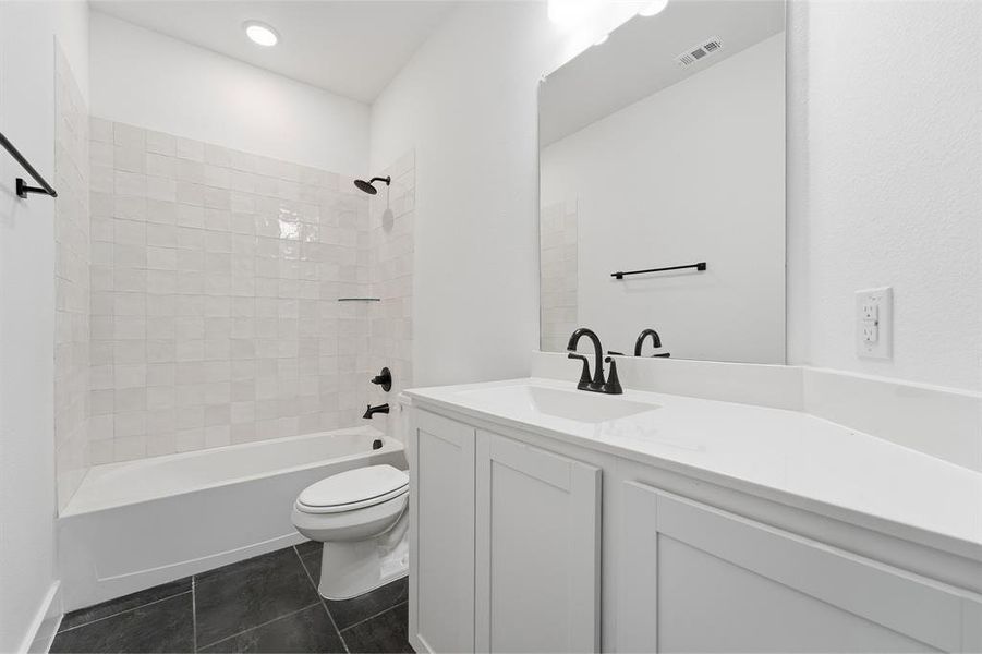Furnished interior view inside a new home in Saddlebrook Estates, Waxahachie (Image 9).