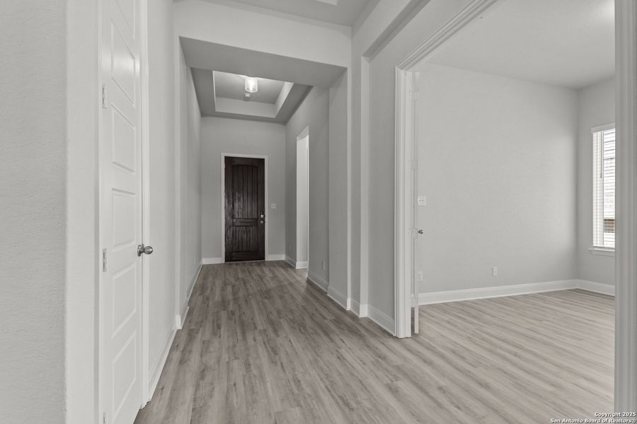 Spacious, unfurnished interior of a new home in Stillwater Ranch 45', San Antonio (Image 12).